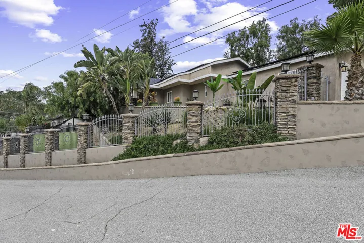 9918 3/8 Sunland Boulevard, Sunland, California 91040