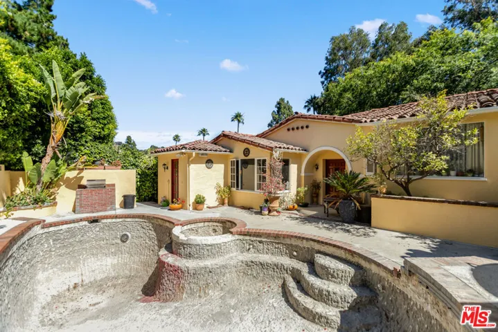 1437 E Mountain Street, Glendale, California 91207