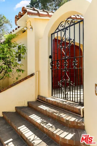 1437 E Mountain Street, Glendale, California 91207
