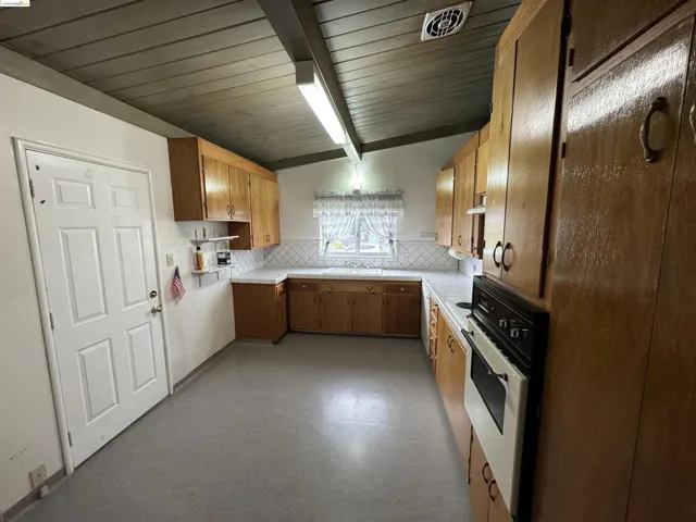 3283 Naomi Drive, Hayward, California 94541