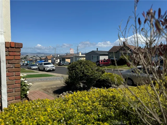 Views of Golden Gate Bridge from the driveway