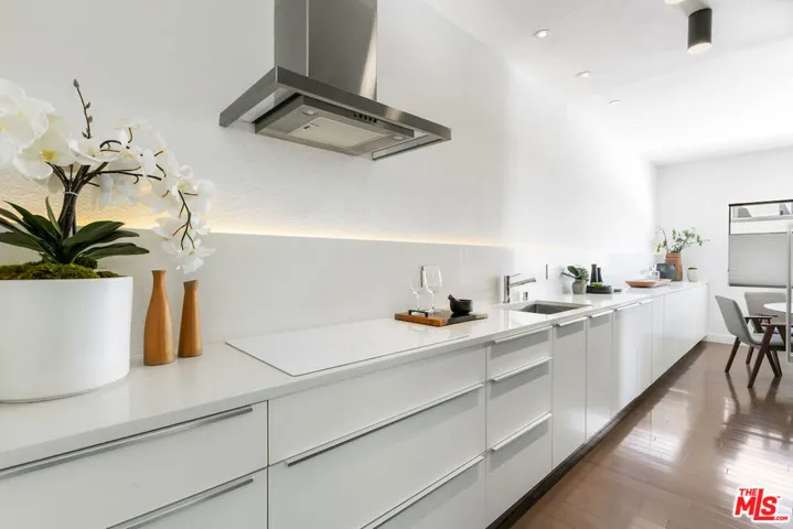 832 Palm Avenue 306, West Hollywood, California 90069