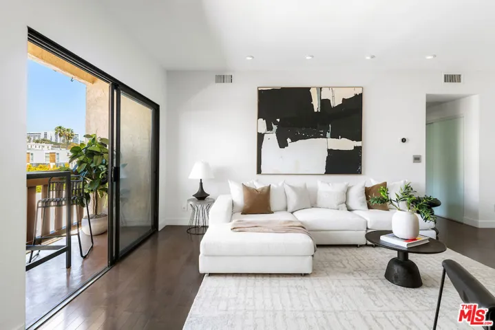 832 Palm Avenue 306, West Hollywood, California 90069