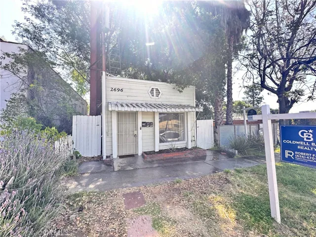 2696 Fair Oaks Avenue, Altadena, California 91001