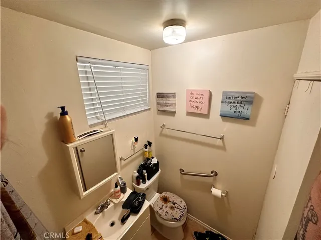 Unit B Bathroom