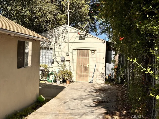 2696 Fair Oaks Avenue, Altadena, California 91001