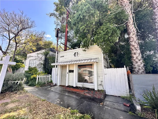 2696 Fair Oaks Avenue, Altadena, California 91001