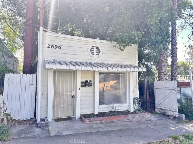 2696 Fair Oaks Avenue, Altadena, California 91001