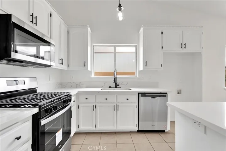 13591 Thistle Street, Victorville, California 92392