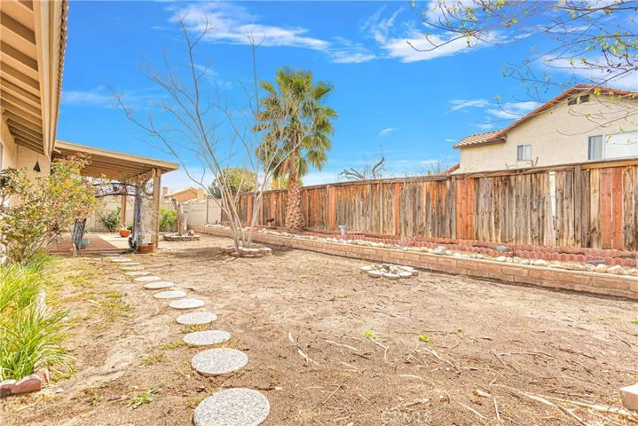 13591 Thistle Street, Victorville, California 92392