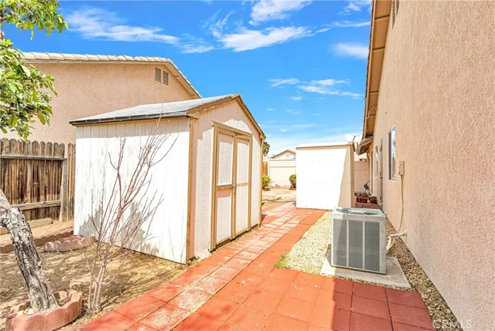 13591 Thistle Street, Victorville, California 92392