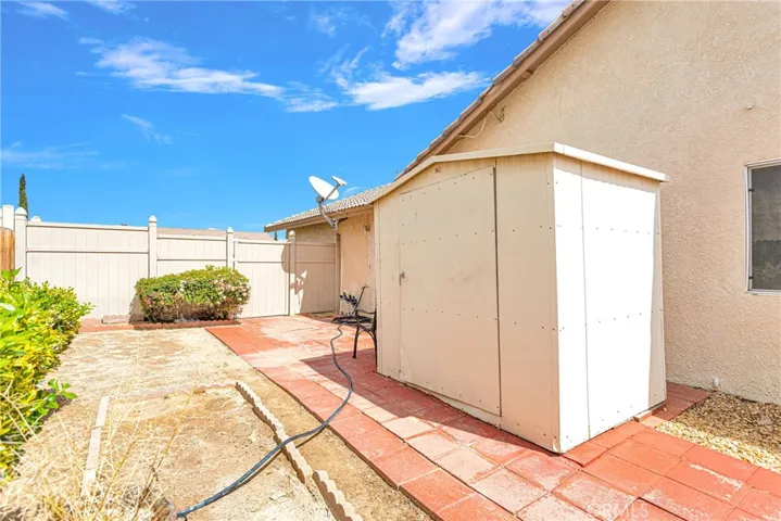 13591 Thistle Street, Victorville, California 92392