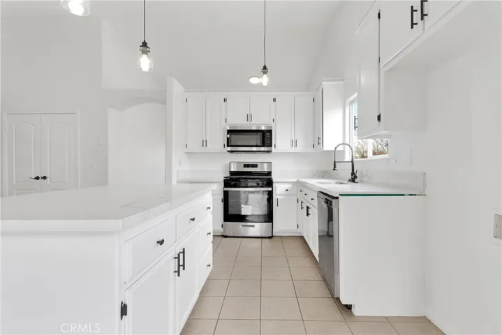 13591 Thistle Street, Victorville, California 92392