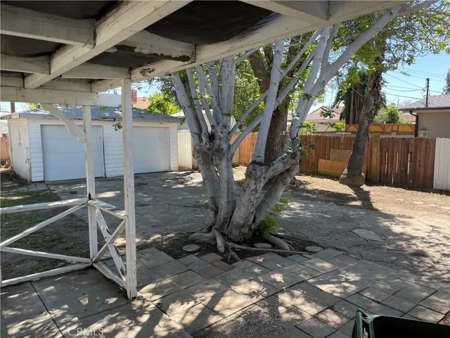 7428 Vanalden Avenue, Reseda, California 91335