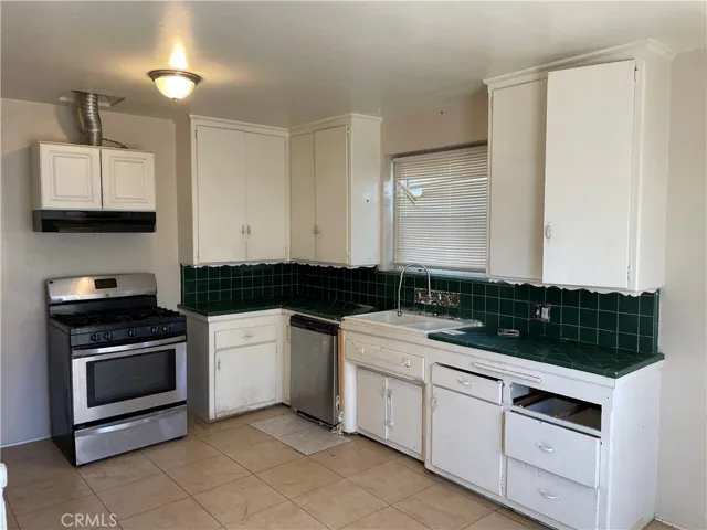 7428 Vanalden Avenue, Reseda, California 91335