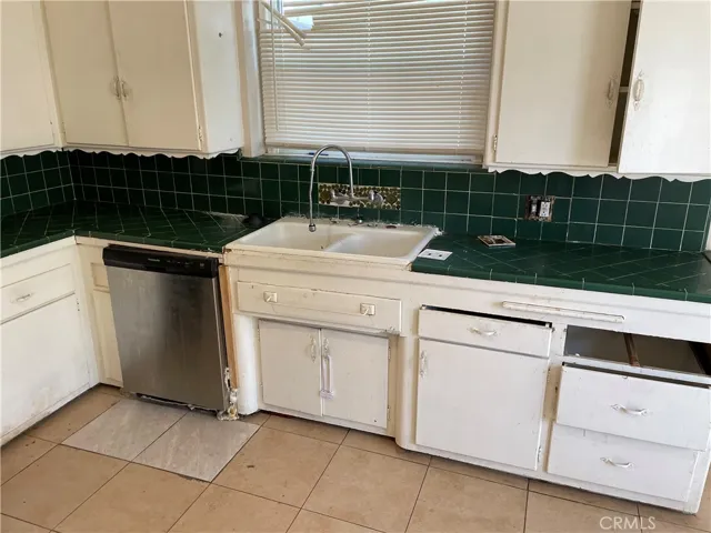 7428 Vanalden Avenue, Reseda, California 91335