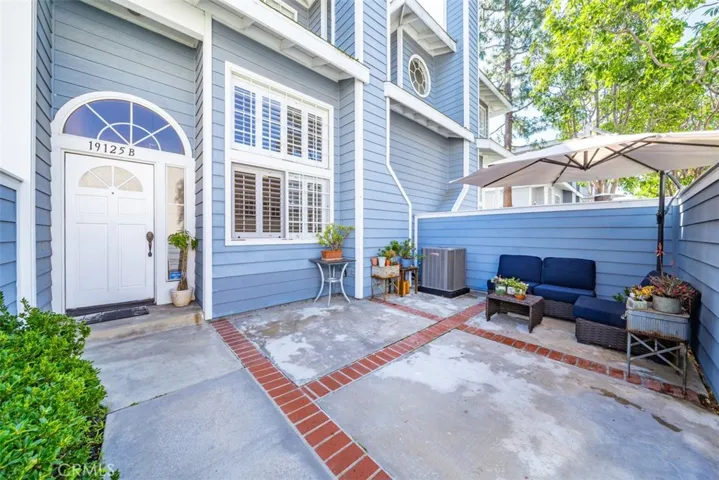 19125 Beachcrest Ln B, Huntington Beach, California 92646