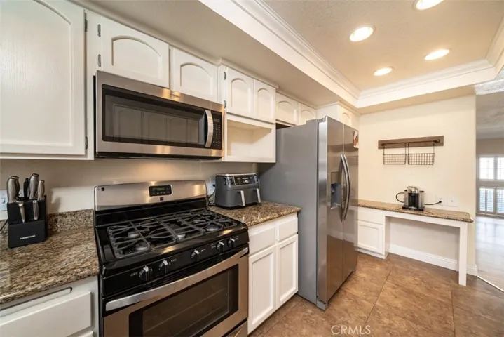 19125 Beachcrest Ln B, Huntington Beach, California 92646