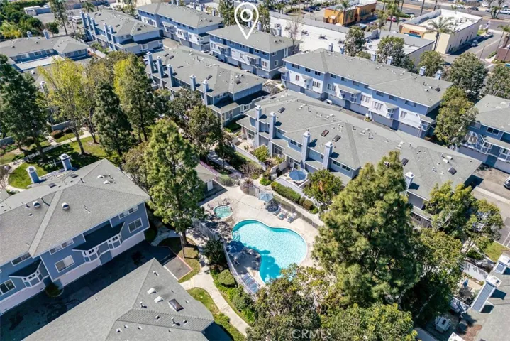 19125 Beachcrest Ln B, Huntington Beach, California 92646