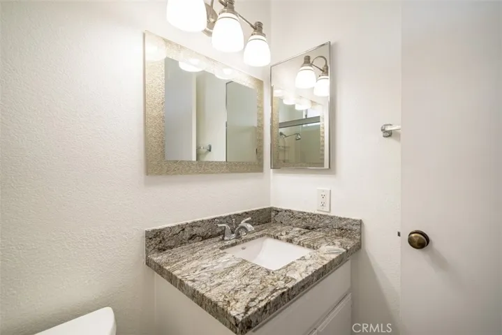 19125 Beachcrest Ln B, Huntington Beach, California 92646