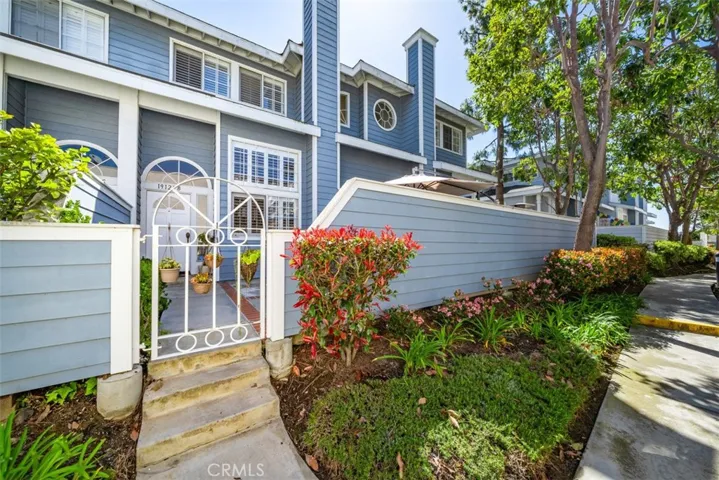 19125 Beachcrest Ln B, Huntington Beach, California 92646