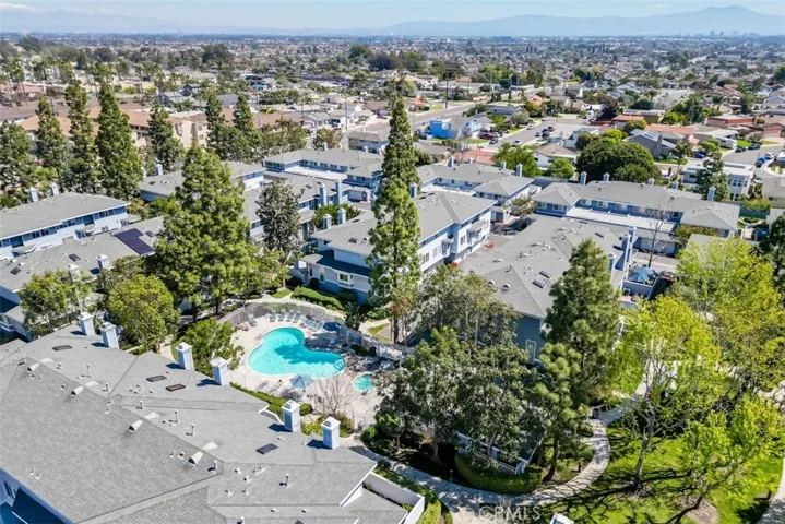 19125 Beachcrest Ln B, Huntington Beach, California 92646