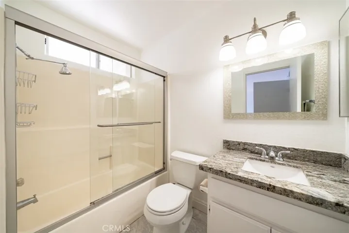 19125 Beachcrest Ln B, Huntington Beach, California 92646