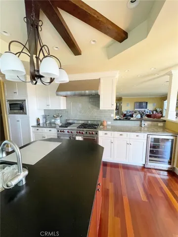 16 Stallion Road, Rancho Palos Verdes, California 90275