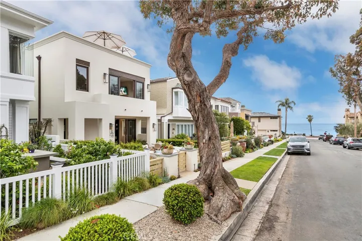 218 Narcissus Avenue, Corona Del Mar, California 92625