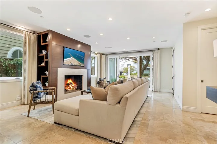 218 Narcissus Avenue, Corona Del Mar, California 92625