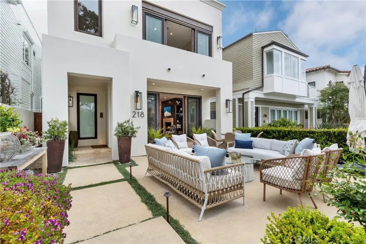 218 Narcissus Avenue, Corona Del Mar, California 92625