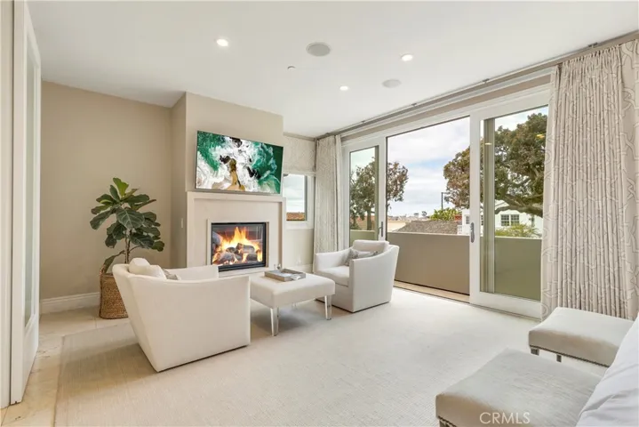 218 Narcissus Avenue, Corona Del Mar, California 92625
