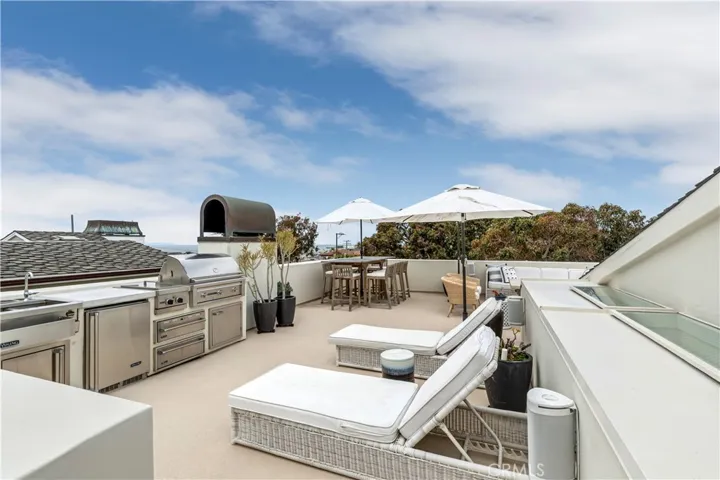 218 Narcissus Avenue, Corona Del Mar, California 92625