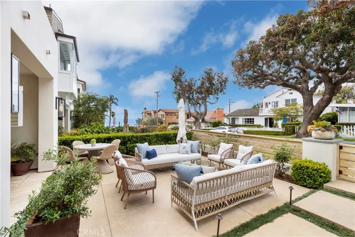 218 Narcissus Avenue, Corona Del Mar, California 92625
