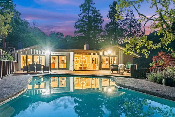 25 Bear Ridge Rd, Orinda, California 94563