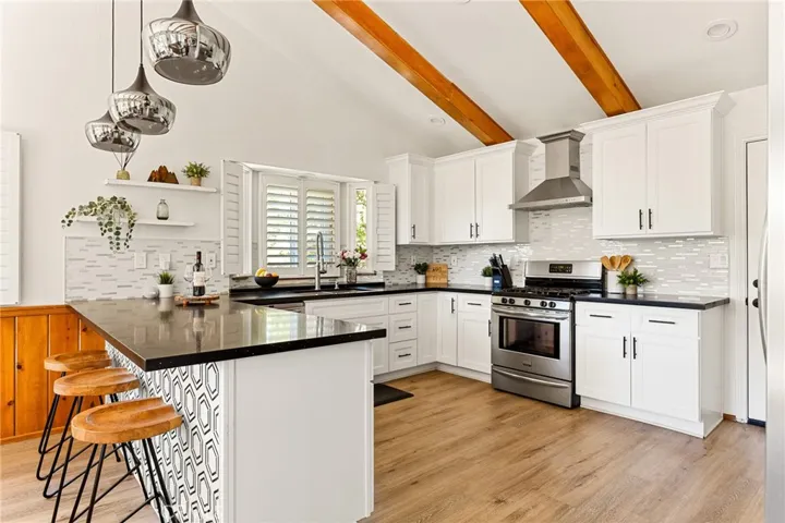345 Summit Road, Lake Arrowhead, California 92352