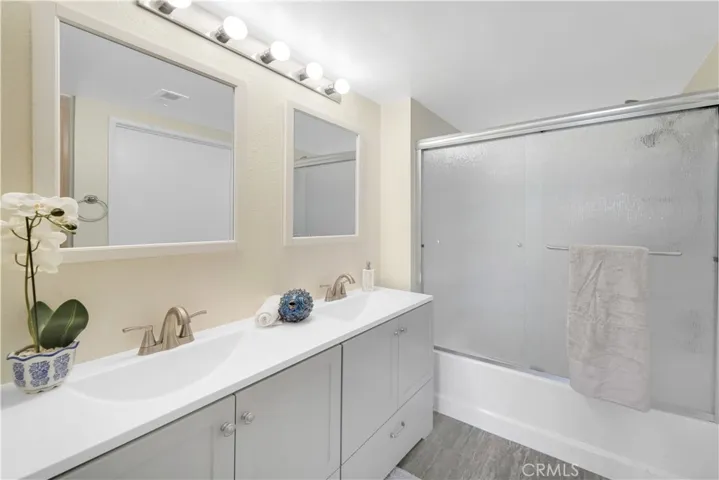 Dual sinks and tub in upgraded primary bath