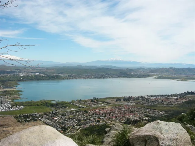 649 Walnut Drive, Lake Elsinore, California 92530