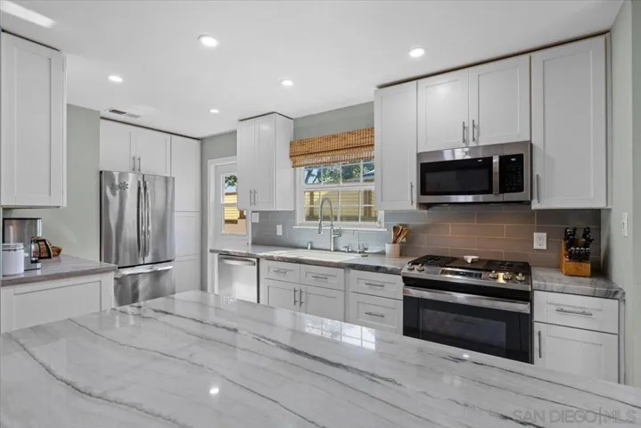 3248 Geddes Dr, San Diego, California 92117