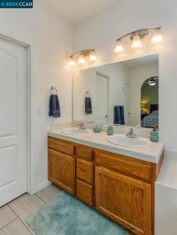 577 W Kern St, Kingsburg, California 93631