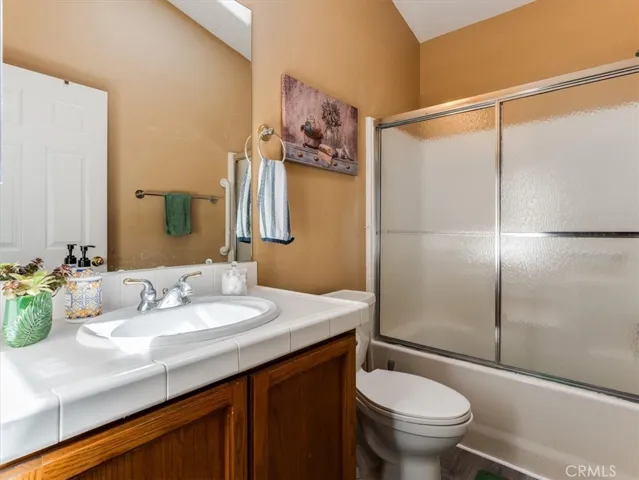 The guest bathroom even has a skyslight!