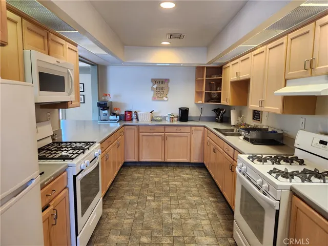 There is a full size kitchen available...