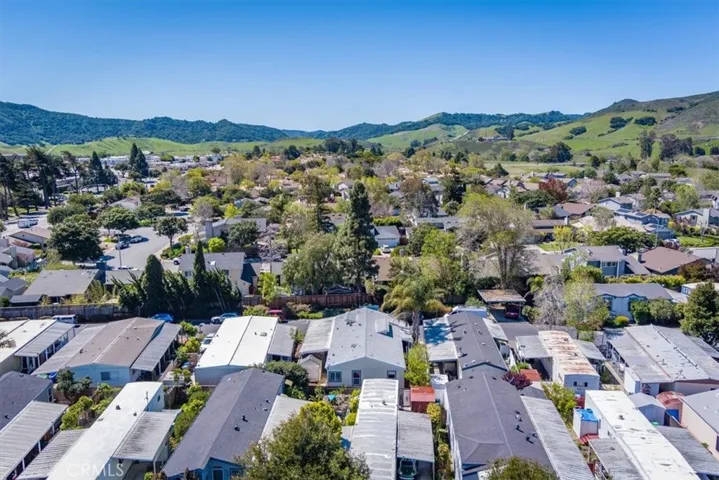 Creekside Community is conveniently located near public bus lines, Los Osos Valley Road, and Hwy 1. You can be at the beach in under 10 minutes!