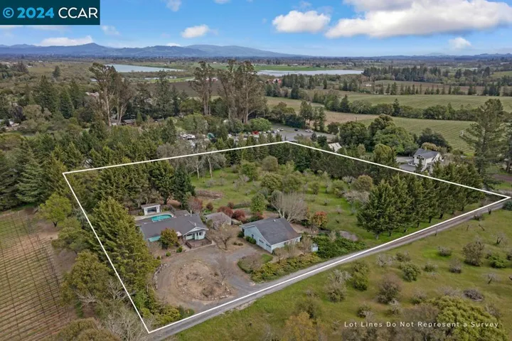 5900 Guerneville Rd, Sebastopol, California 95472