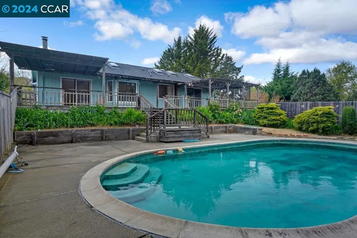 5900 Guerneville Rd, Sebastopol, California 95472