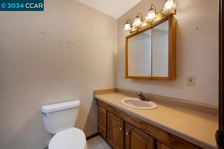 5900 Guerneville Rd, Sebastopol, California 95472
