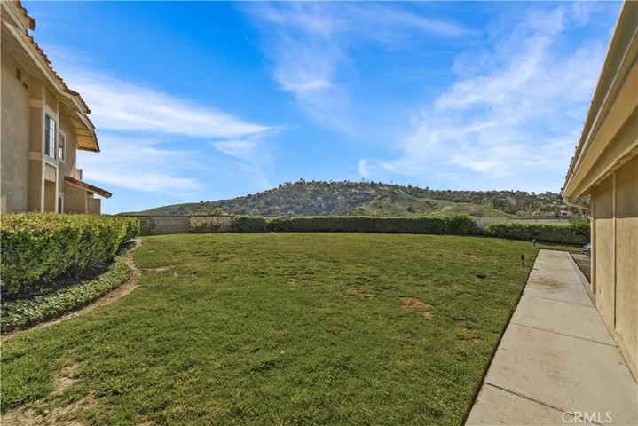 Area to the right of the home