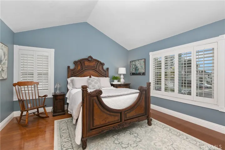 Primary Bedroom w/ high ceiling