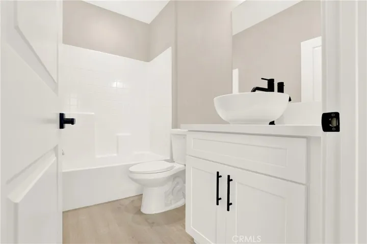 Bathroom 3 in Bedroom 3