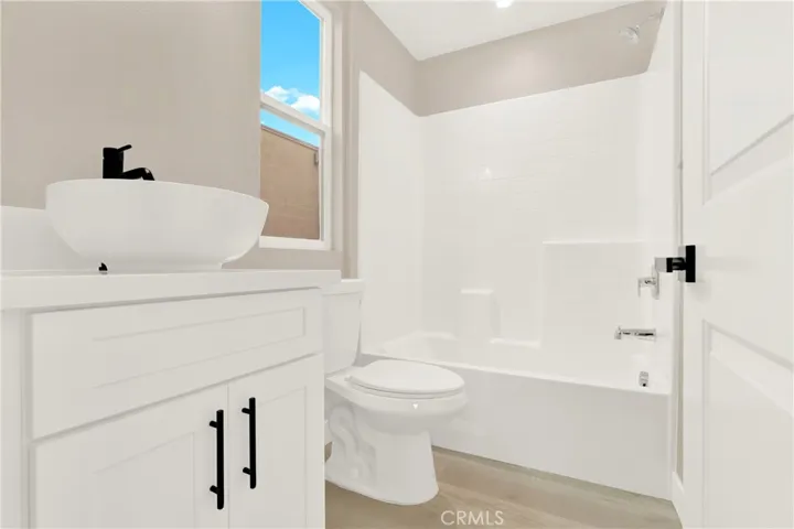Bathroom 2 in Bedroom 2